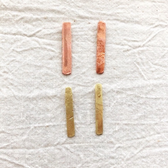 🆕GOLD BAR EARRINGS ✨😍 - Picture 2 of 4